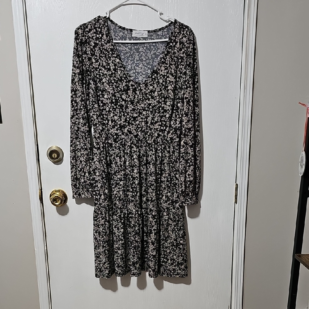 Kaileigh Black and White Floral Long Sleeve Dress